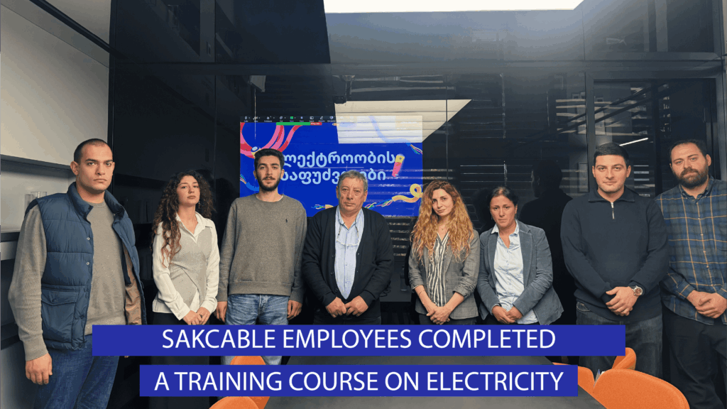 Sakcable employees complete a training course on electricity in partnership with College Spektri
